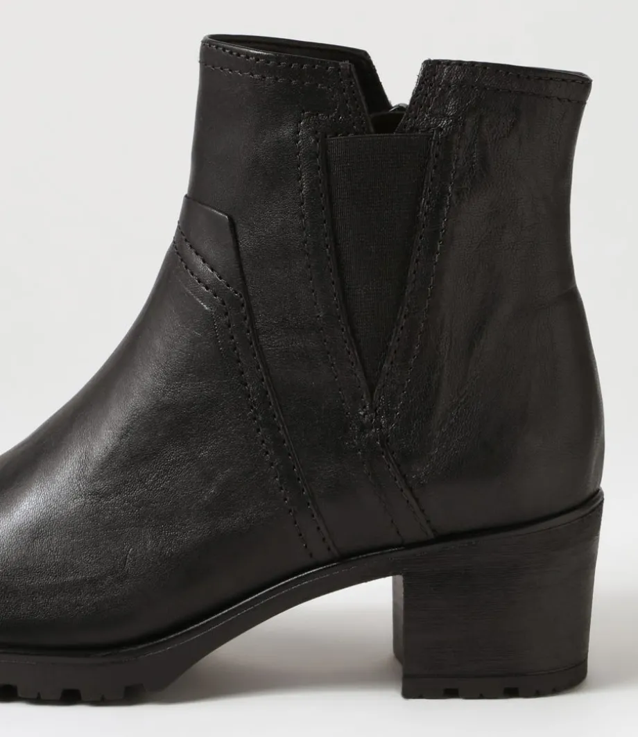 Ada Schwarz Leather Chelsea Boots
