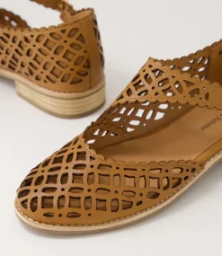 Alikam Tan Leather Flat Shoes