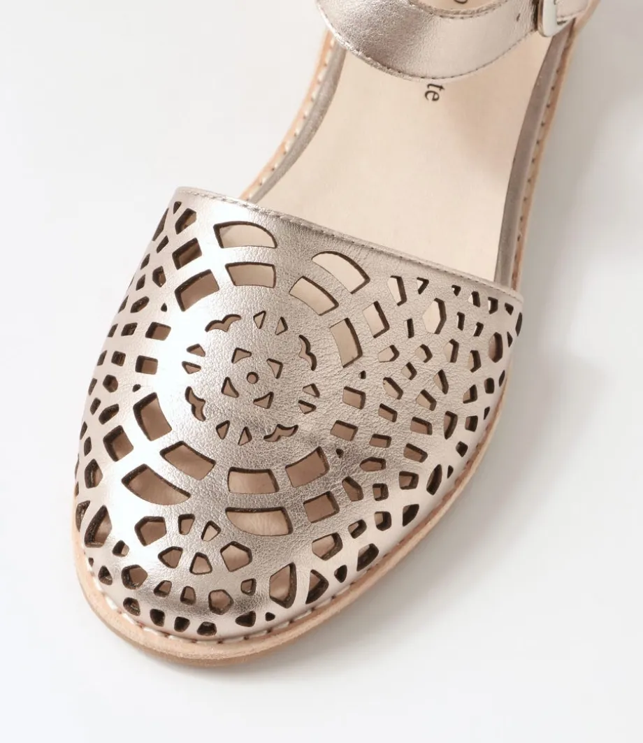 Averate Platino Leather Flat Shoes