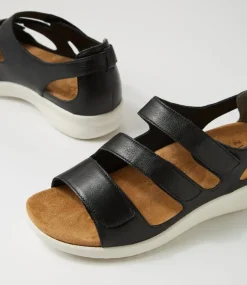 Bexleys Xw Black White Leather Sandals
