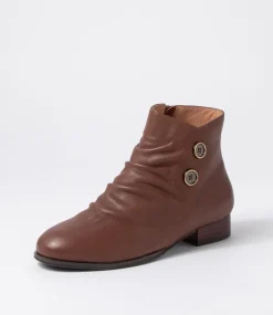 Cerinas Choc Leather Ankle Boots