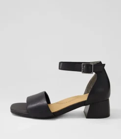 Clairest W Black Leather Sandals