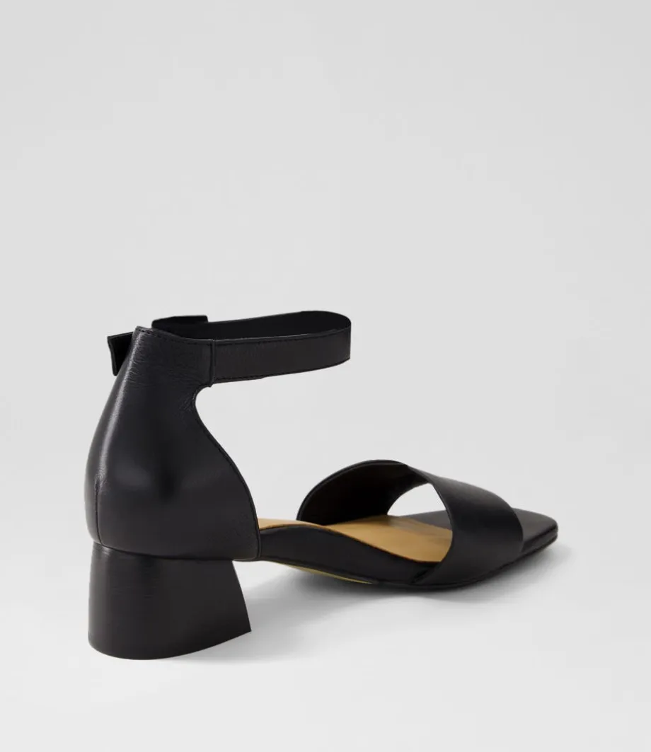 Clairest W Black Leather Sandals