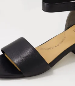 Clairest W Black Leather Sandals