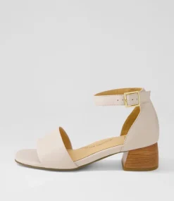 Clairest W Nude Leather Sandals
