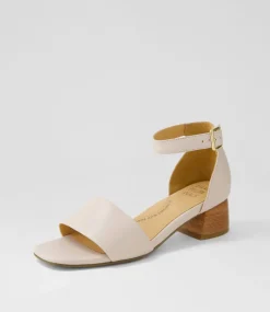 Clairest W Nude Leather Sandals