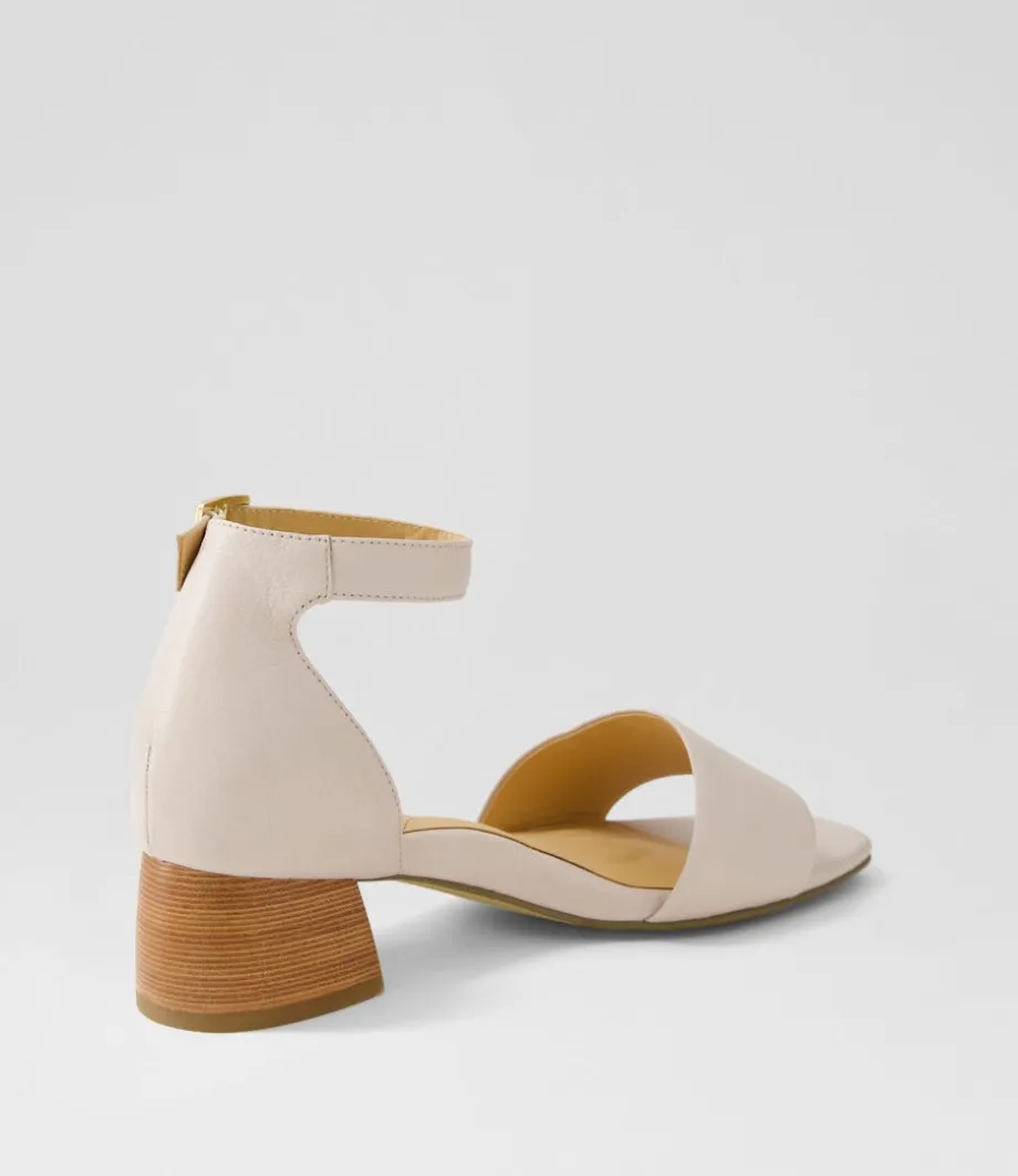 Clairest W Nude Leather Sandals