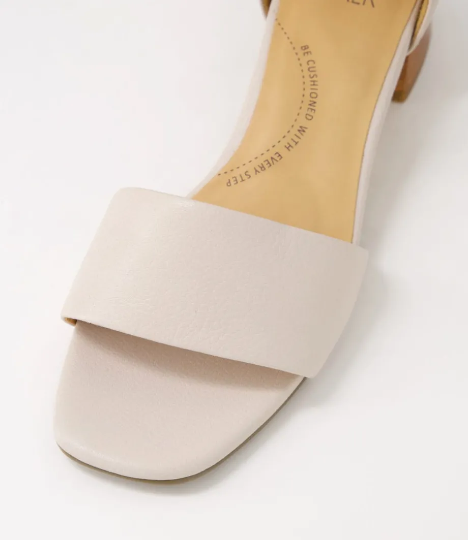 Clairest W Nude Leather Sandals