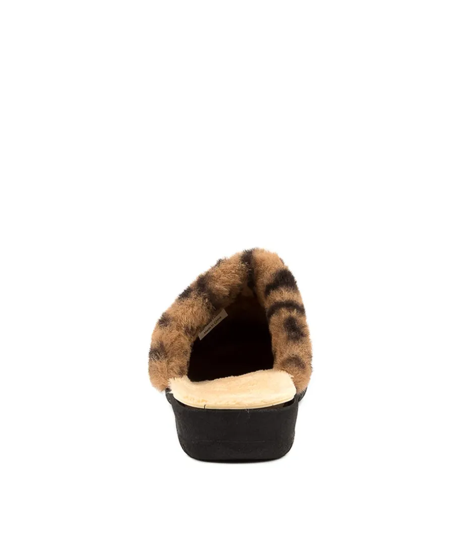 Comfy W Leopard Slippers