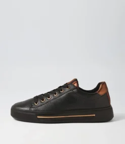 Courtyard 02 Black Leather Sneakers