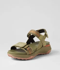 D Sorapis Grip B Pistachio Suede Sandals