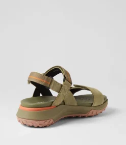 D Sorapis Grip B Pistachio Suede Sandals
