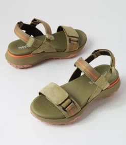 D Sorapis Grip B Pistachio Suede Sandals