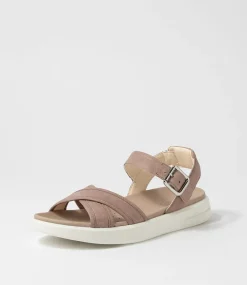 D Xand 2S B Desert Nubuck Sandals