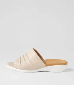 Elija Xw Almond Leather Slides