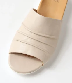 Elija Xw Almond Leather Slides