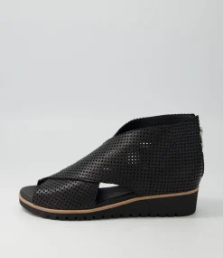 Gwisse Black Leather Sandals Bs