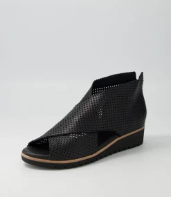 Gwisse Black Leather Sandals Bs