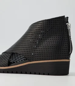Gwisse Black Leather Sandals Bs