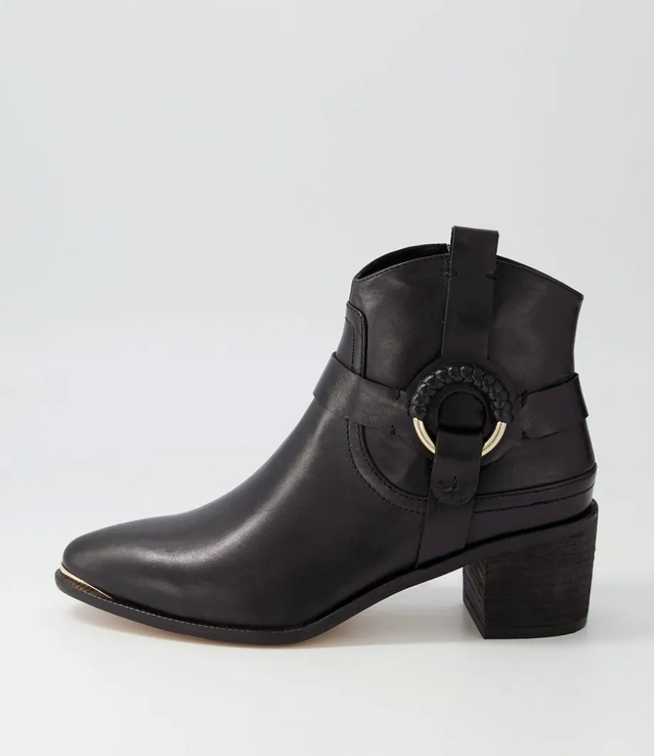 Hoyo Black Leather Ankle Boots