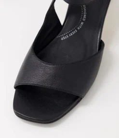 Irunn Xw Black Leather Sandals