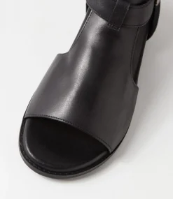 Jeskie W Black Leather Sandals