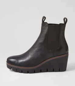 Niddle Black Leather Ankle Boots