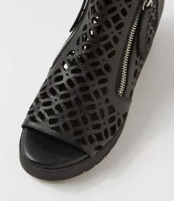 Olizzi Black Leather Sandals