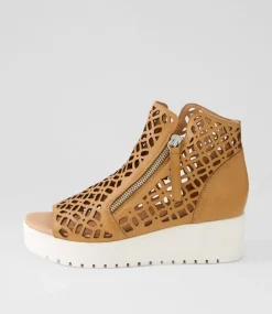 Olizzi Dark Tan White Leather Sandals