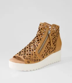 Olizzi Dark Tan White Leather Sandals