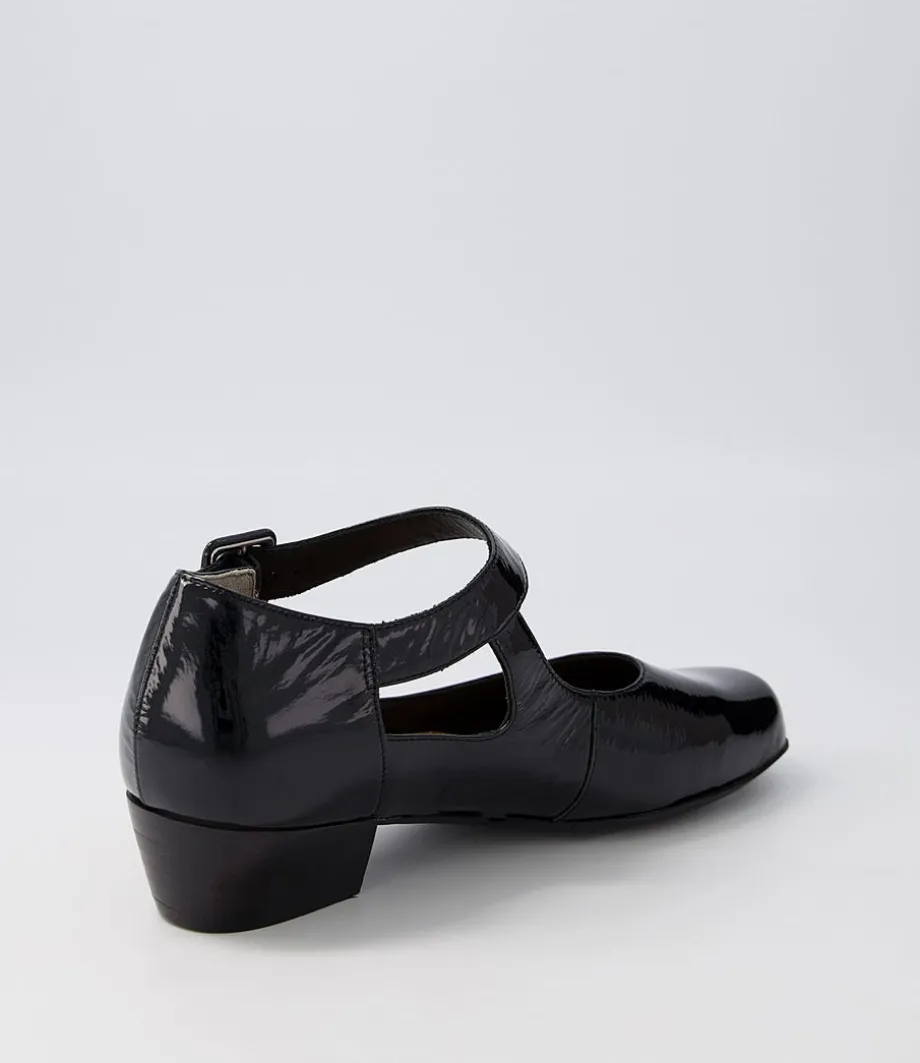 Qango Xw Black Patent Leather Flat Shoes