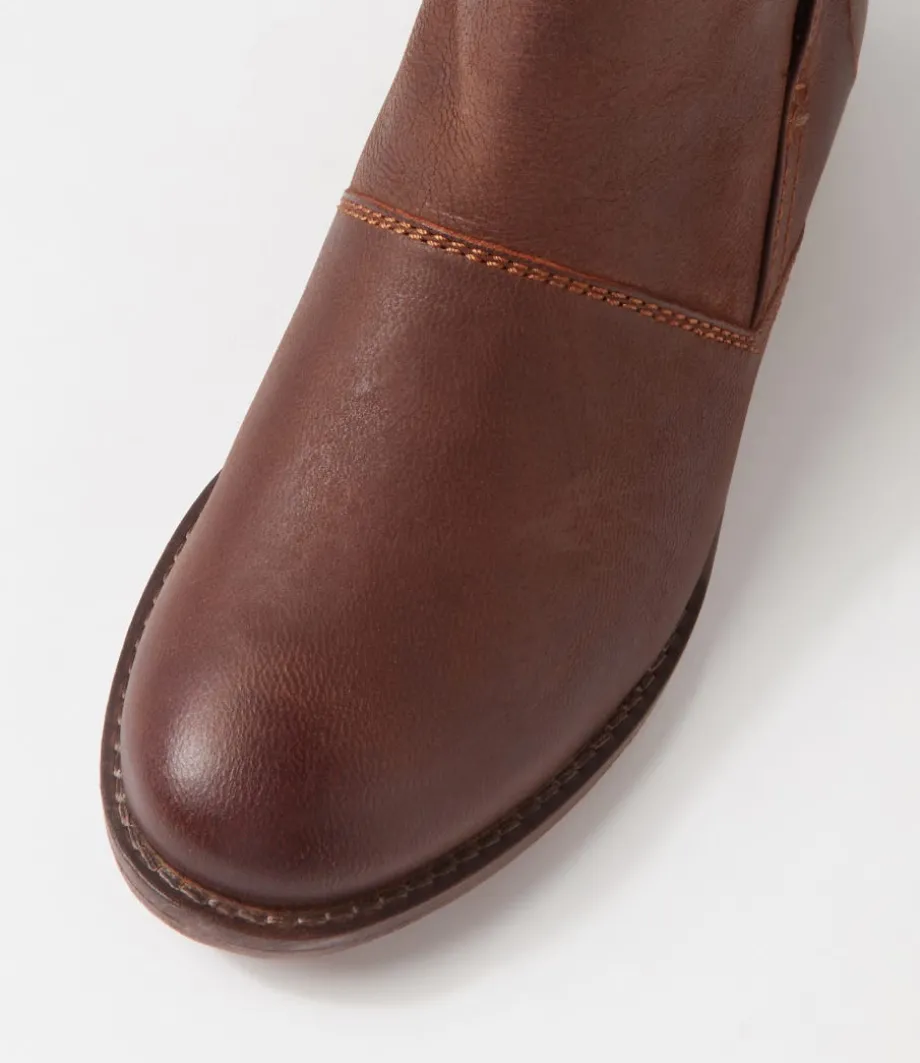 Sienna 81 Camel Leather Chelsea Boots