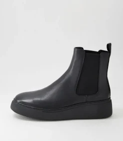 Yestin Black Leather Chelsea Boots